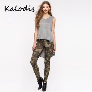 CollectionUltra Soft Cropped Capri Leggings